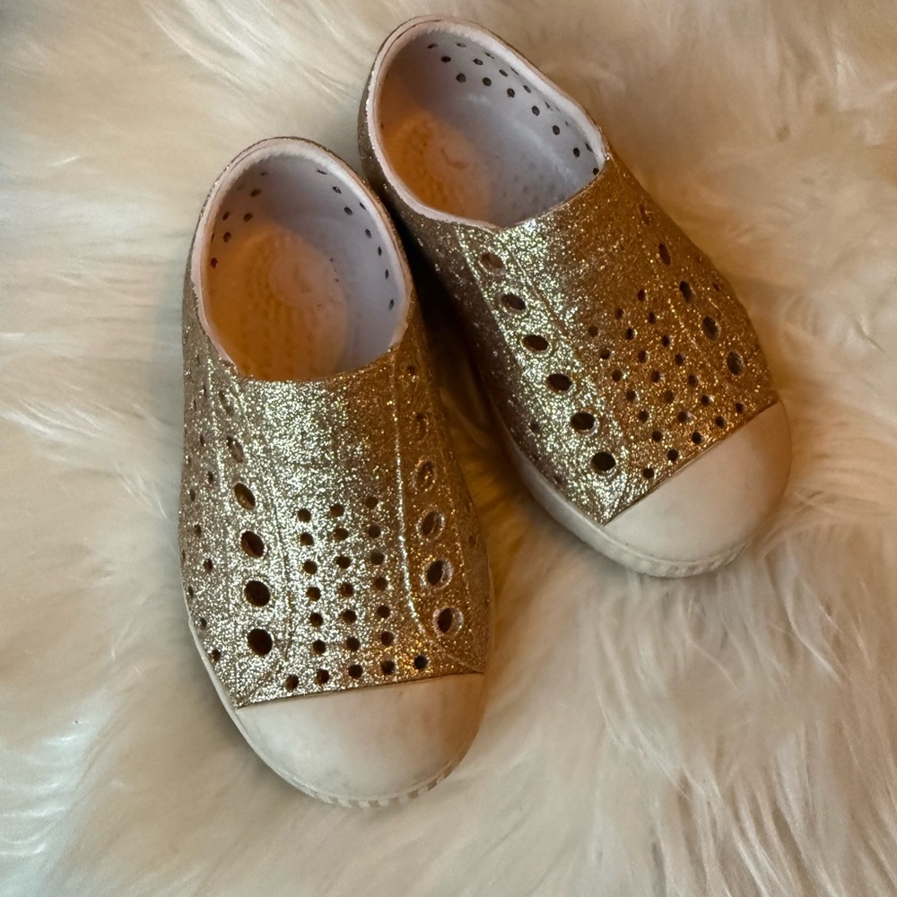 Native Kids Glittery Gold Sneakers